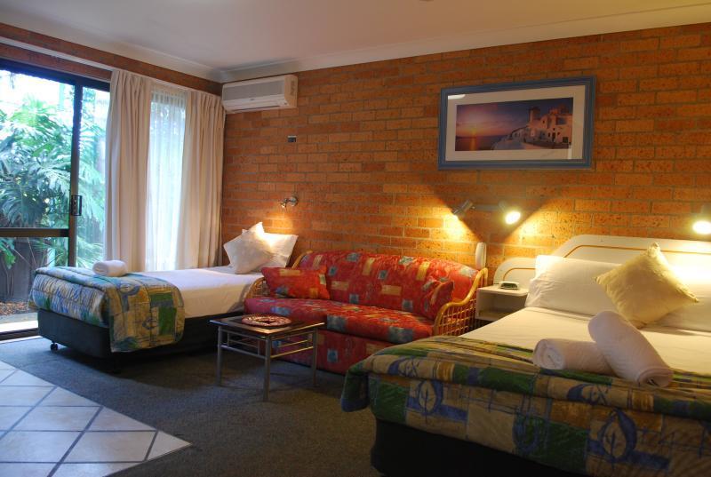 Port O'Call Motel Порт-Маккуори Экстерьер фото