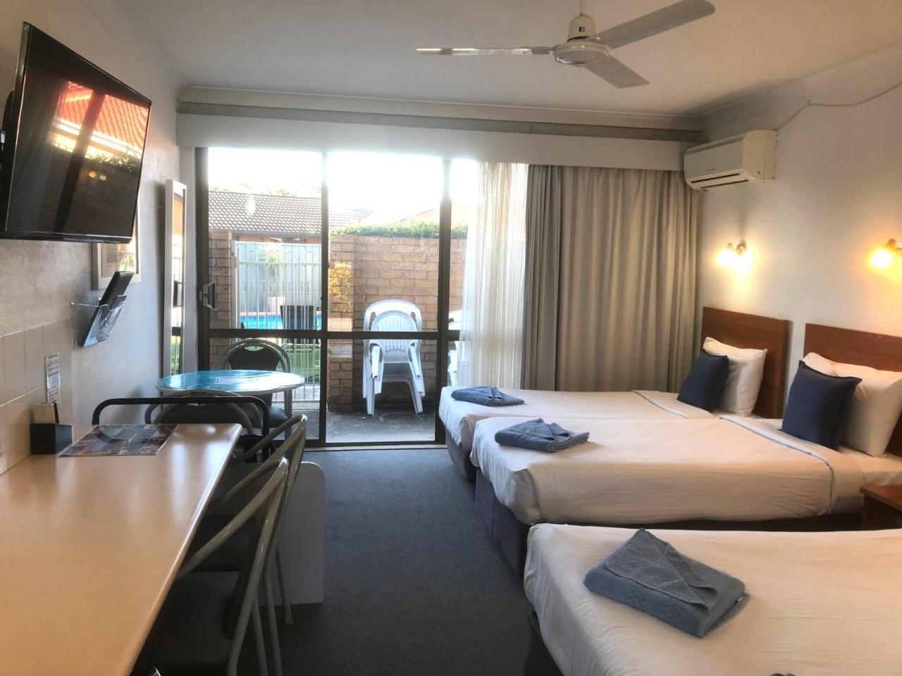 Port O'Call Motel Порт-Маккуори Экстерьер фото