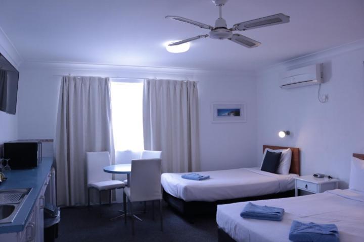 Port O'Call Motel Порт-Маккуори Экстерьер фото
